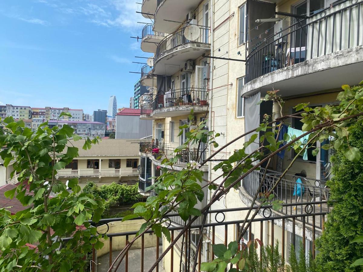 Apartment On Lermontova Batumi Exterior photo