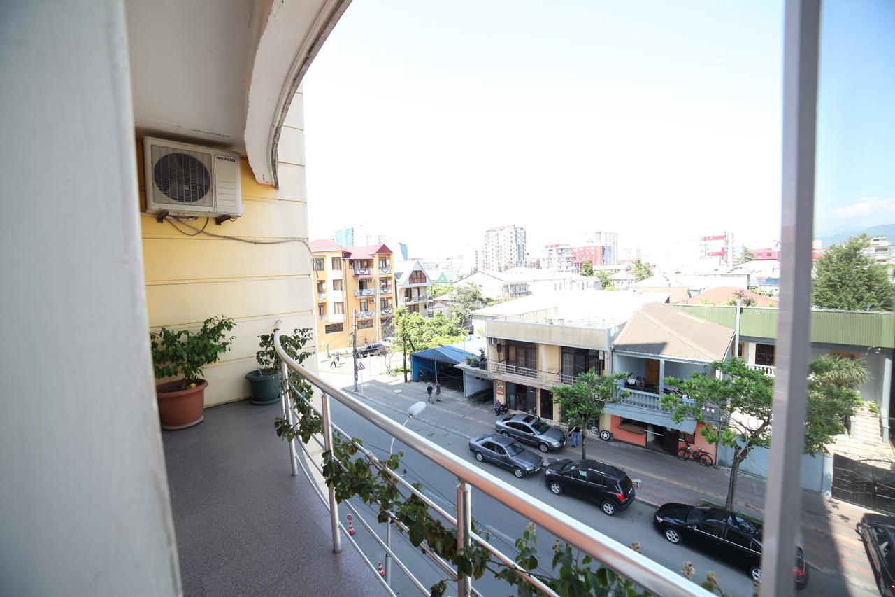 Apartment On Lermontova Batumi Exterior photo
