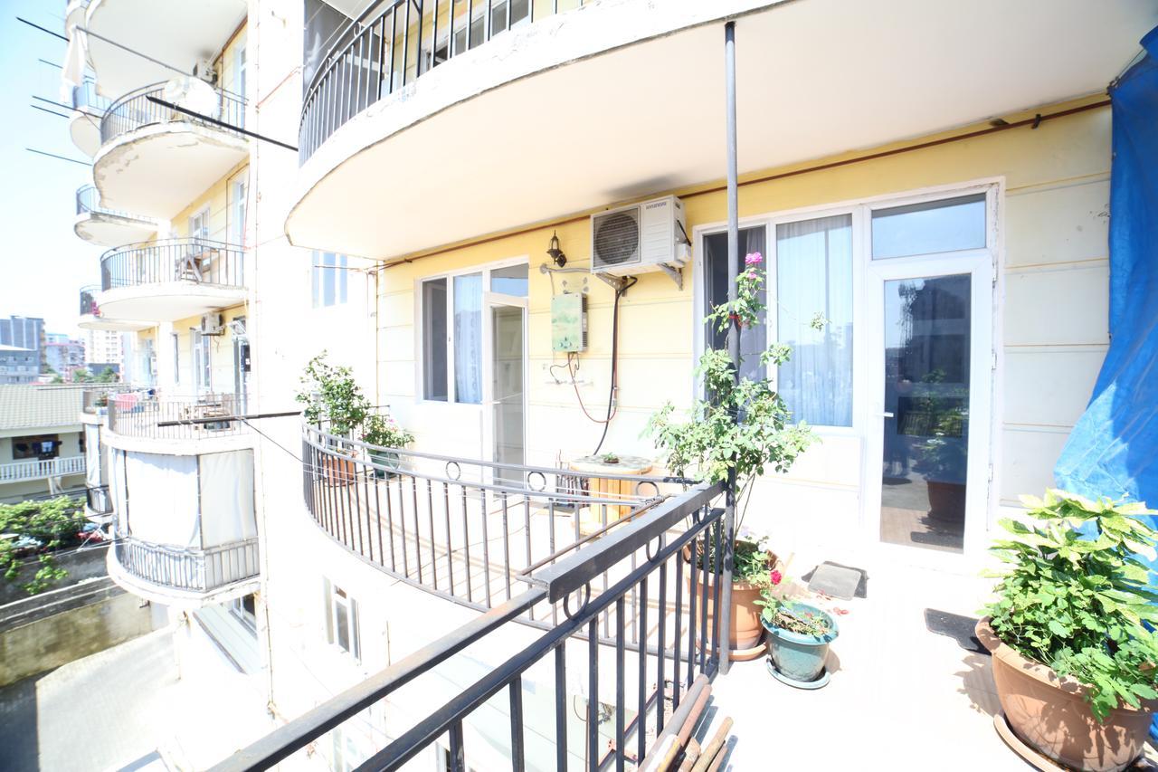 Apartment On Lermontova Batumi Exterior photo